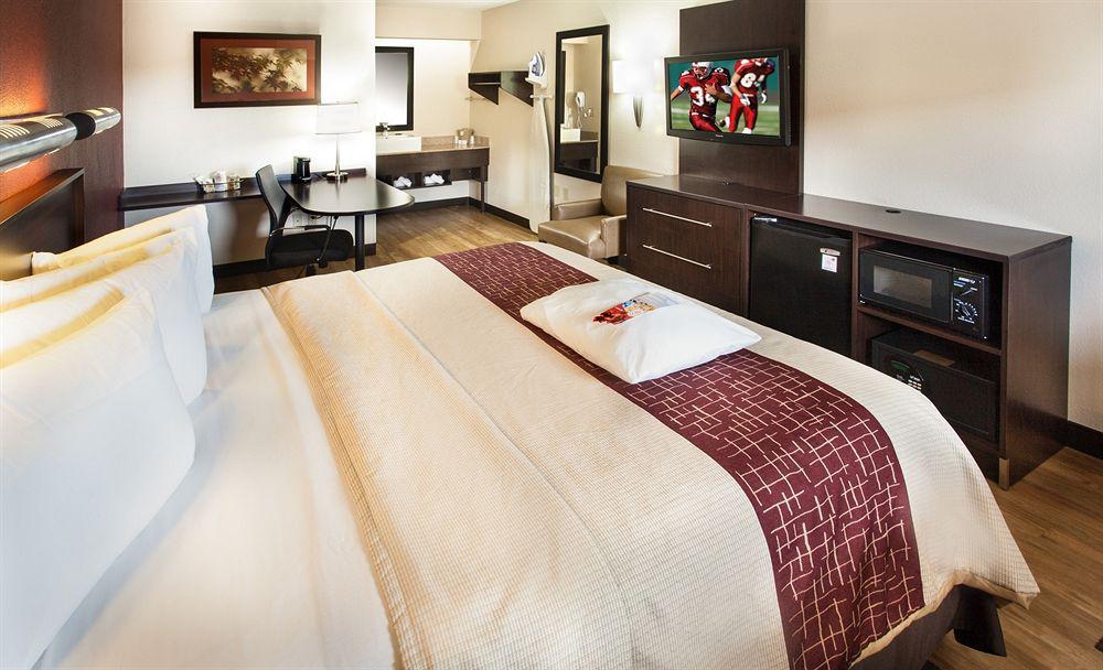 Red Roof Inn Plus+ סטייטסוויל מראה חיצוני תמונה