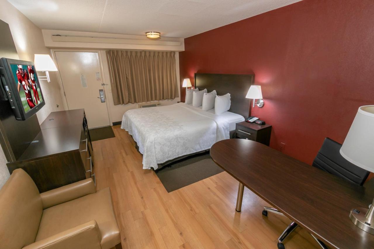 Red Roof Inn Plus+ סטייטסוויל מראה חיצוני תמונה